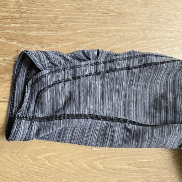 Lululemon Run Top Speed Crop Cyber Stripe Coal size 10 - Picture 13 of 15